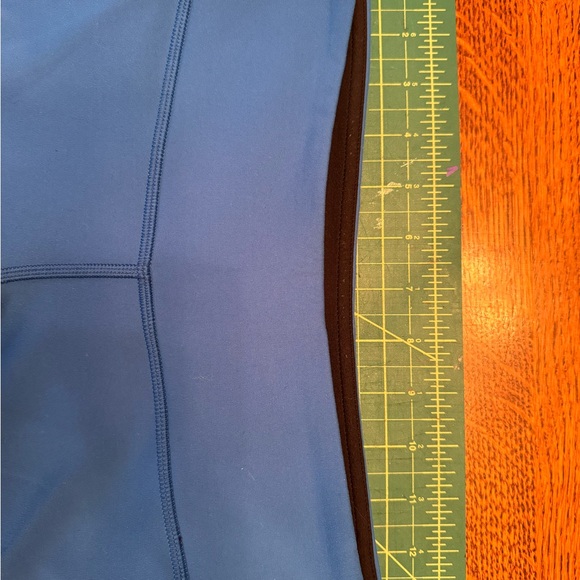 Lululemon cropped yoga pants, size 6 - Picture 12 of 13